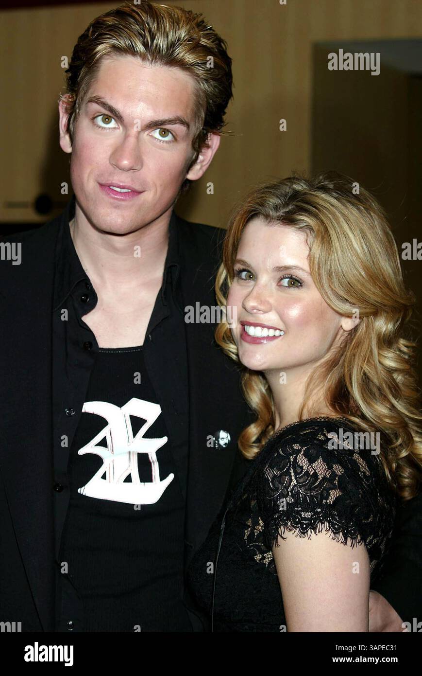 Joanna Garcia And Steve Howey