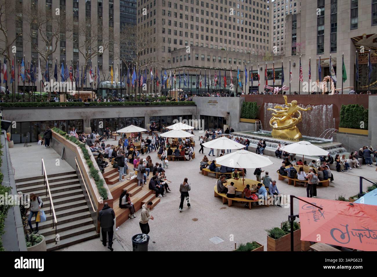 Lower Center Rockefeller Lower plaza hi-res stock photography and images - Alamy