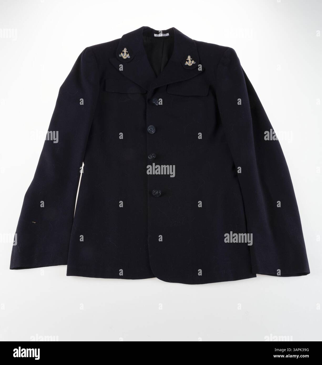 The WAVES uniform worn by Joan Donaldson Pavlovic, a Seaman First Class ...