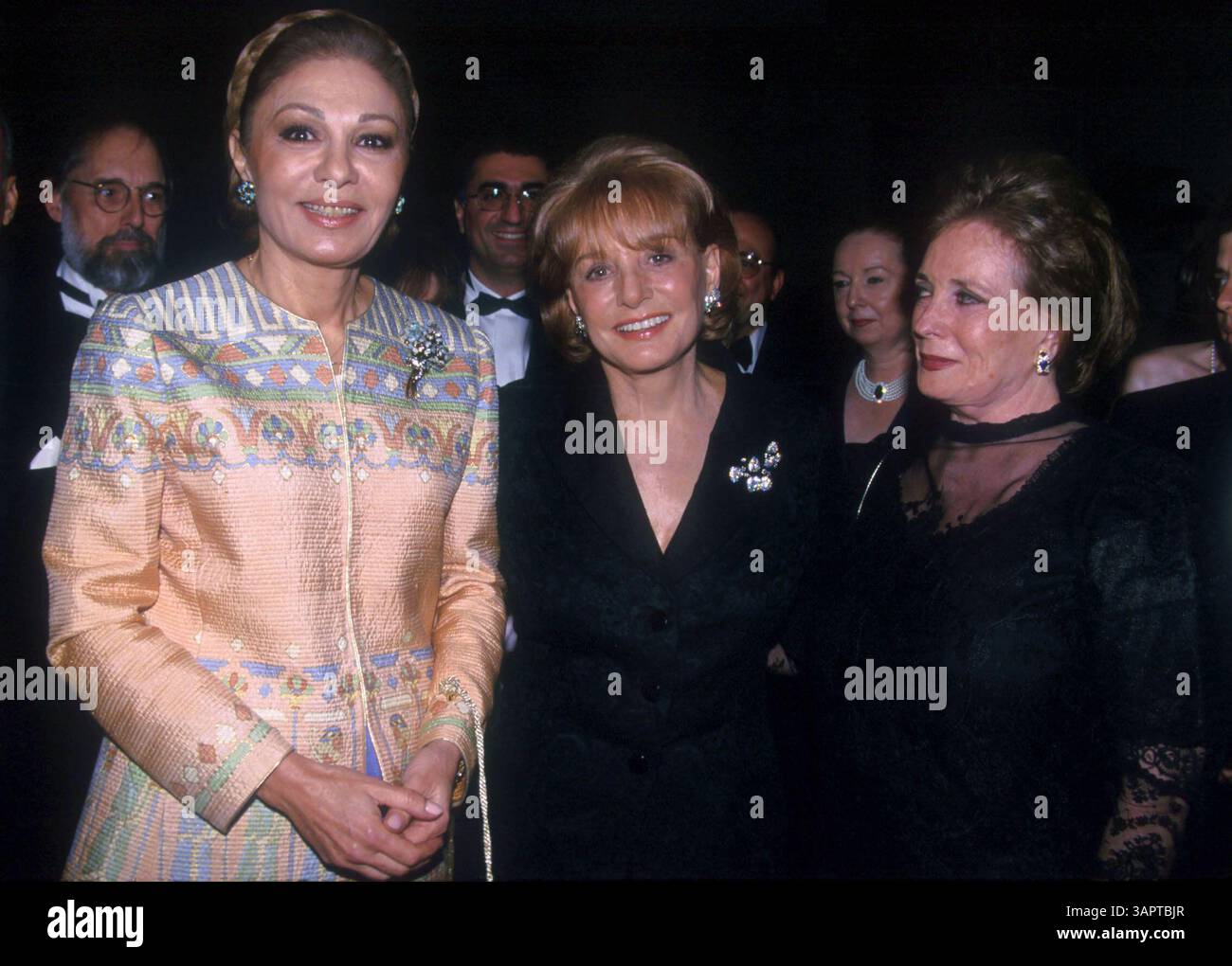 jan-1-2011-imapress-axel-grousset-hommage-rendu-par-les-amis-americains-de-luniversit-de-tel-aviv-le-07052000-farah-diba-barbara-walters-jehan-sadatecredit-image-globe-photoszumapresscom-3APTBJR.jpg