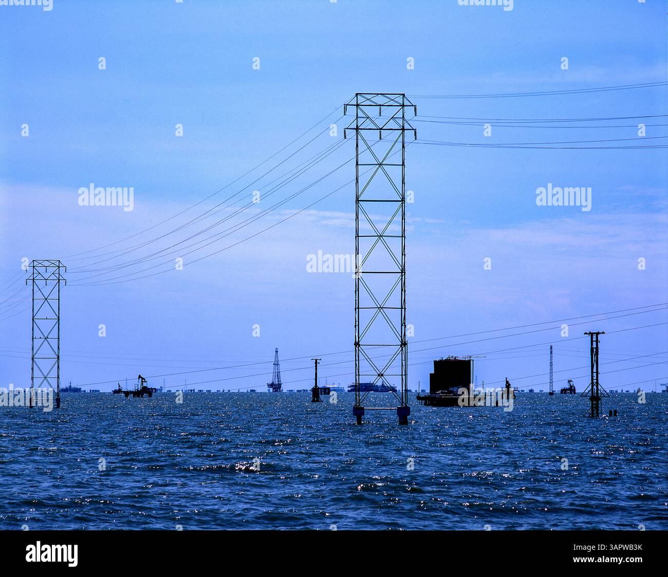 Venezuela. State of Zulia. Lake Maracaibo. Oil wells Stock Photo - Alamy