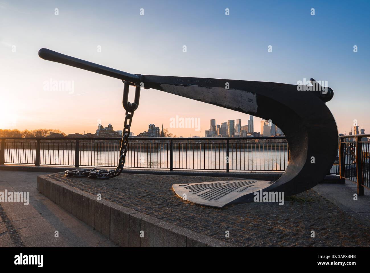 Black Anchor Sculpture with Canary Wharf Skyline at Sunset Stock Photo ...