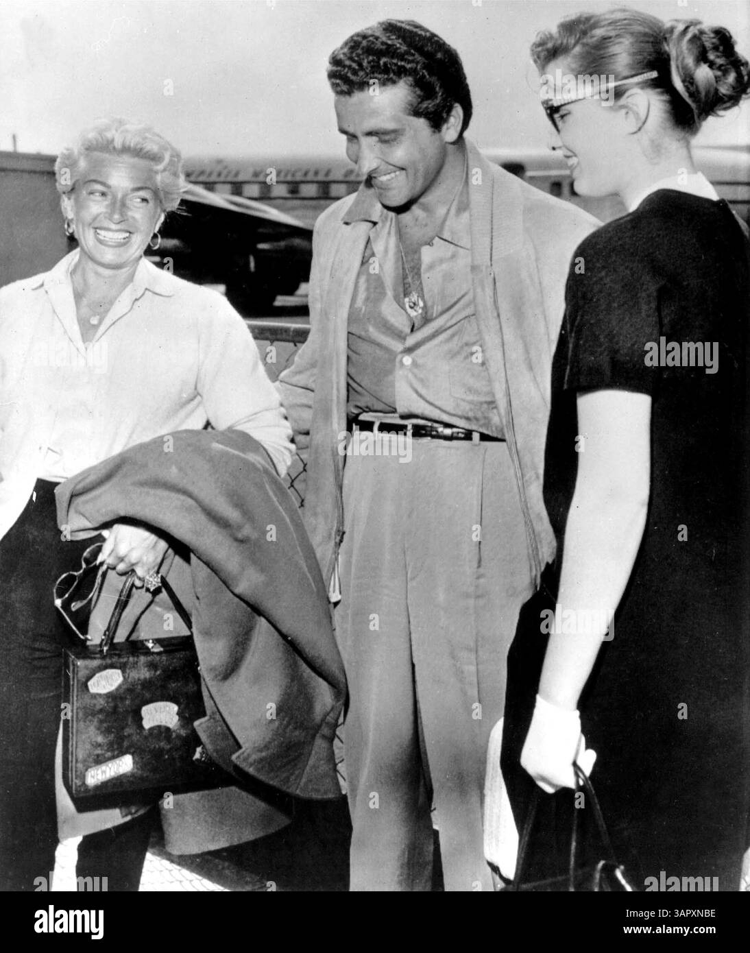 Johnny Stomp Lana turner and johnny stompanato Black and White Stock Photos & Images ...