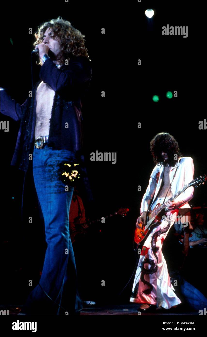 Jimmy page and robert plant hi-res stock photography and images