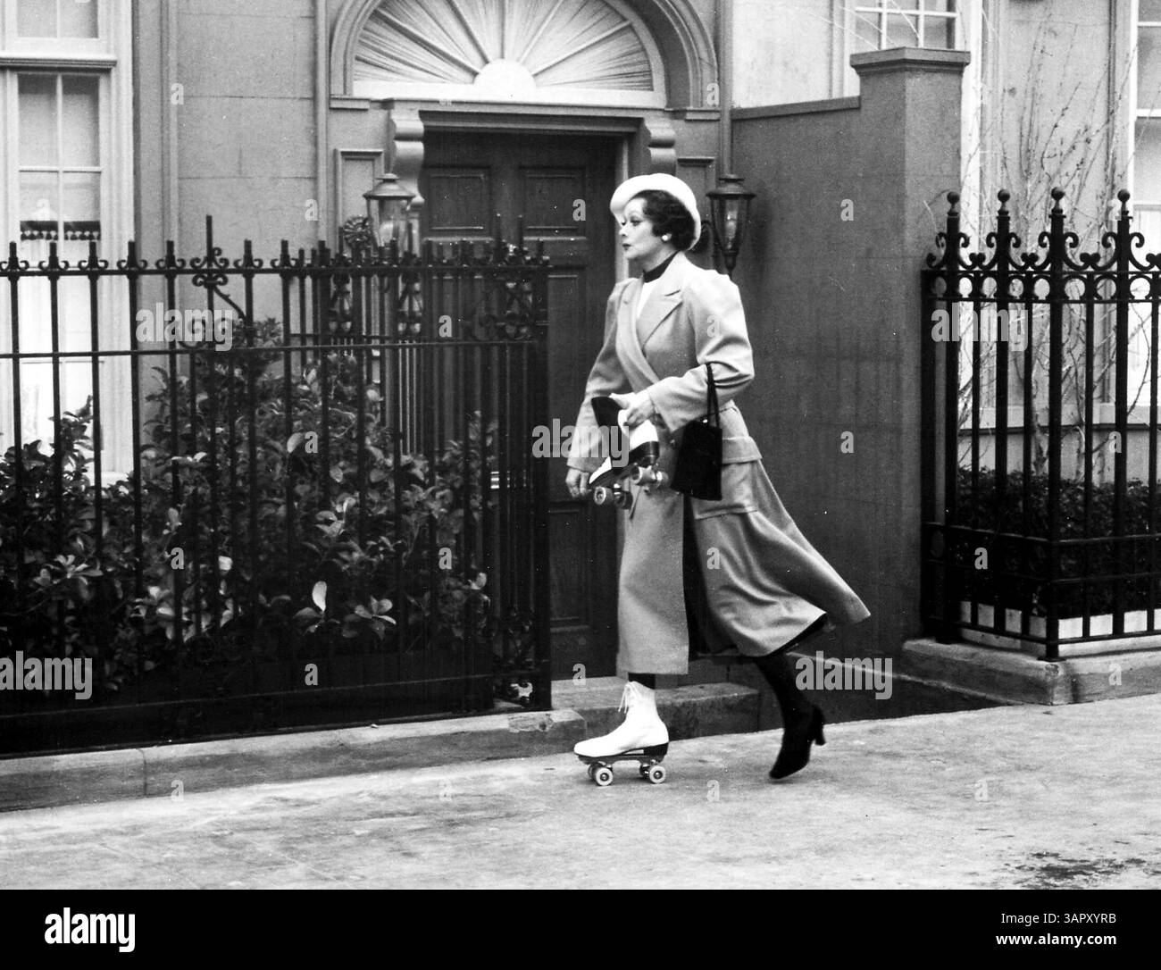 LUCILLE BAELL AS MAME メイム  MC69 Lucille Ball in MAME Now Available on Blu-ray From Warner