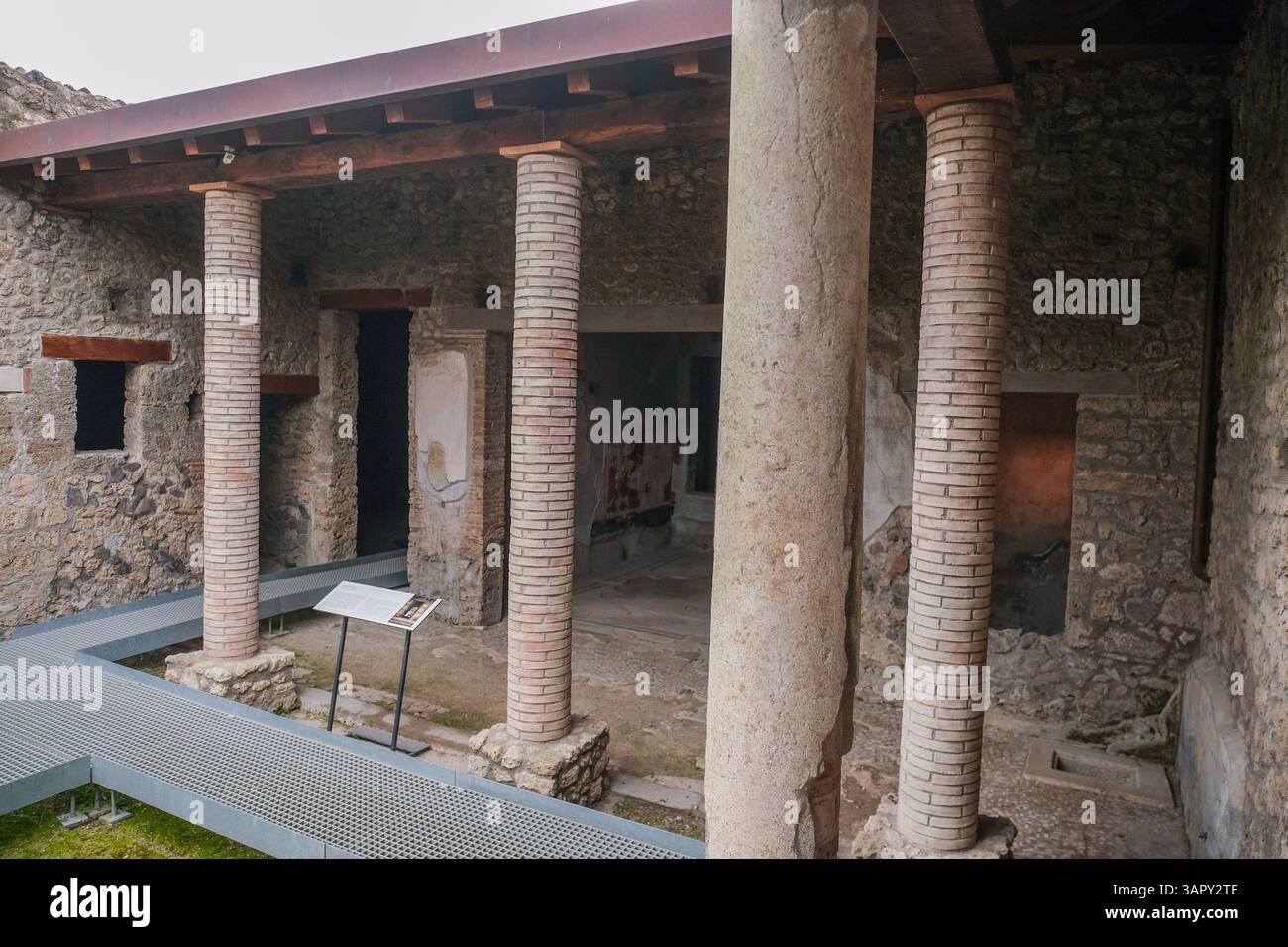 Samnite house hi-res stock photography and images - Alamy