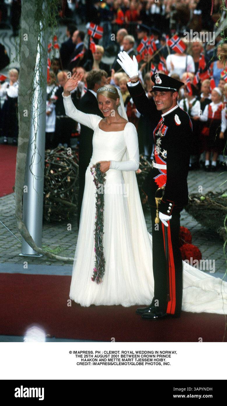 princess mette marit wedding dress Crown Princess Mette-Marit of Norway's wedding dress designed by Ove Harder Finseth in 2001. : r/whatthefrockk