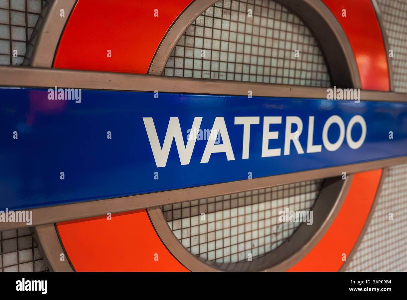 London Underground Roundel Sign at Waterloo Station Stock Photo - Alamy