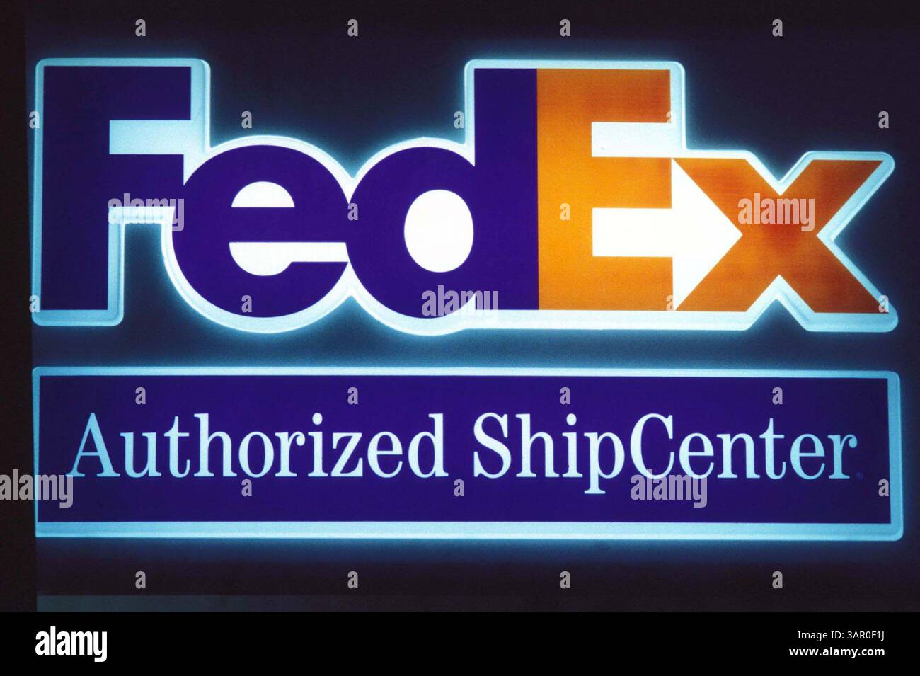 Fedex sign hi-res stock photography and images - Alamy