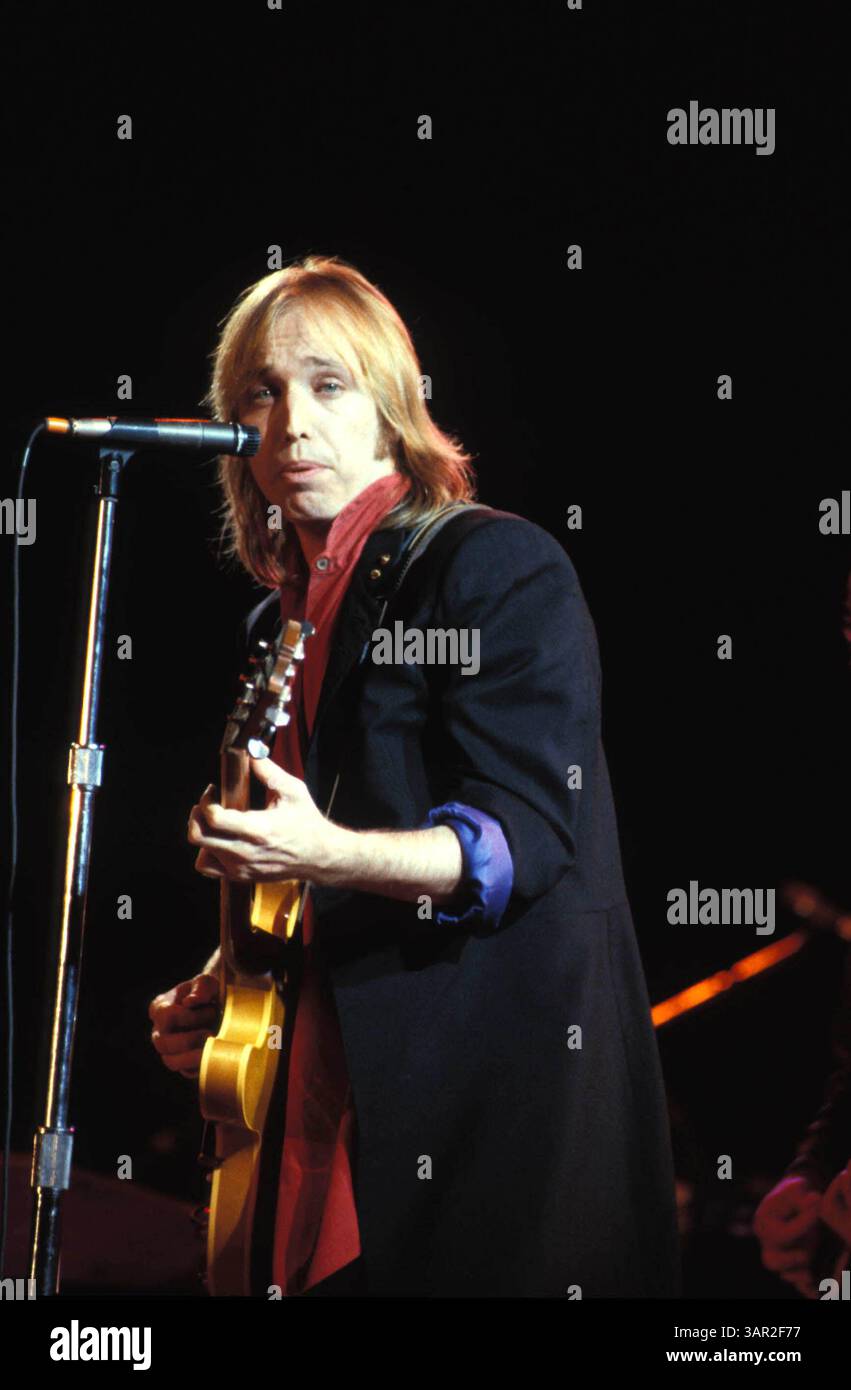 Sept. 2, 2005 - F1455.TOM PETTY.1985. FRED DEVAN-  PHOTOS(Credit Image: © Globe Photos/ZUMAPRESS.com) Stock Photo