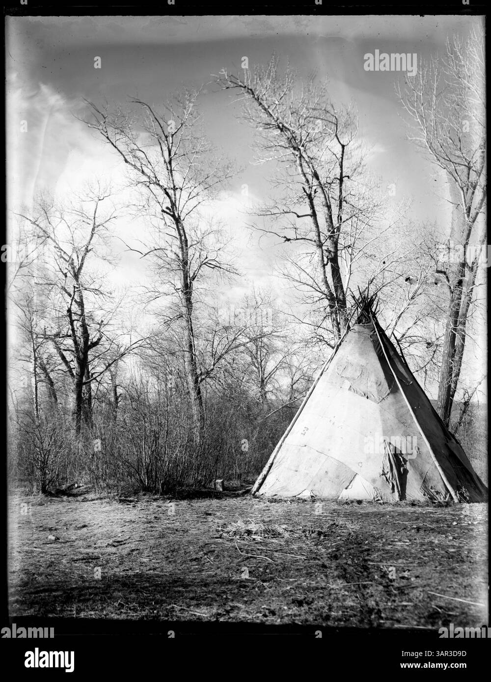 Tipi in nature Black and White Stock Photos & Images - Alamy