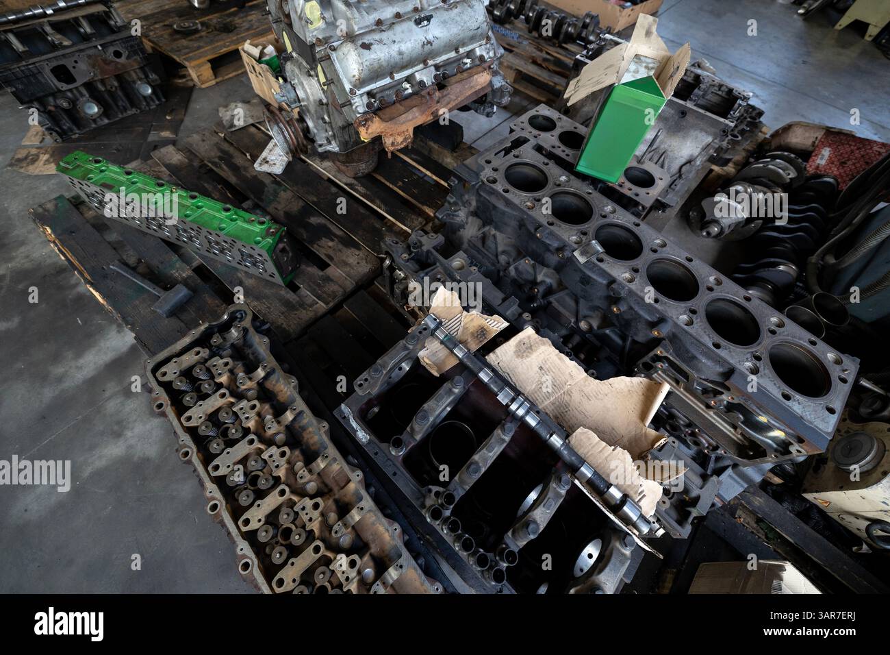 Disassembled engine blocks hi-res stock photography and images - Alamy