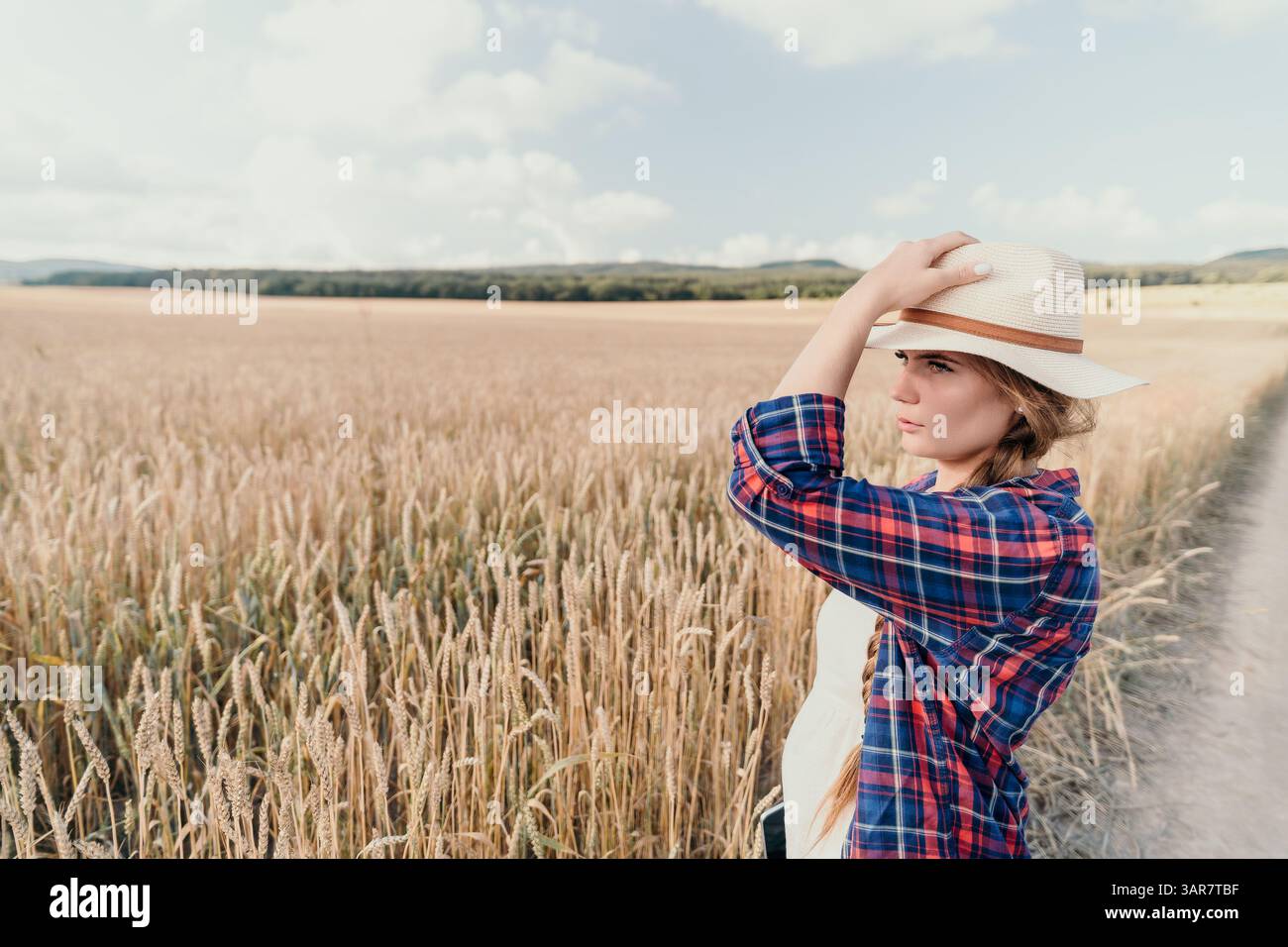 Woman wearing yellow plaid hi-res stock photography and images - Alamy