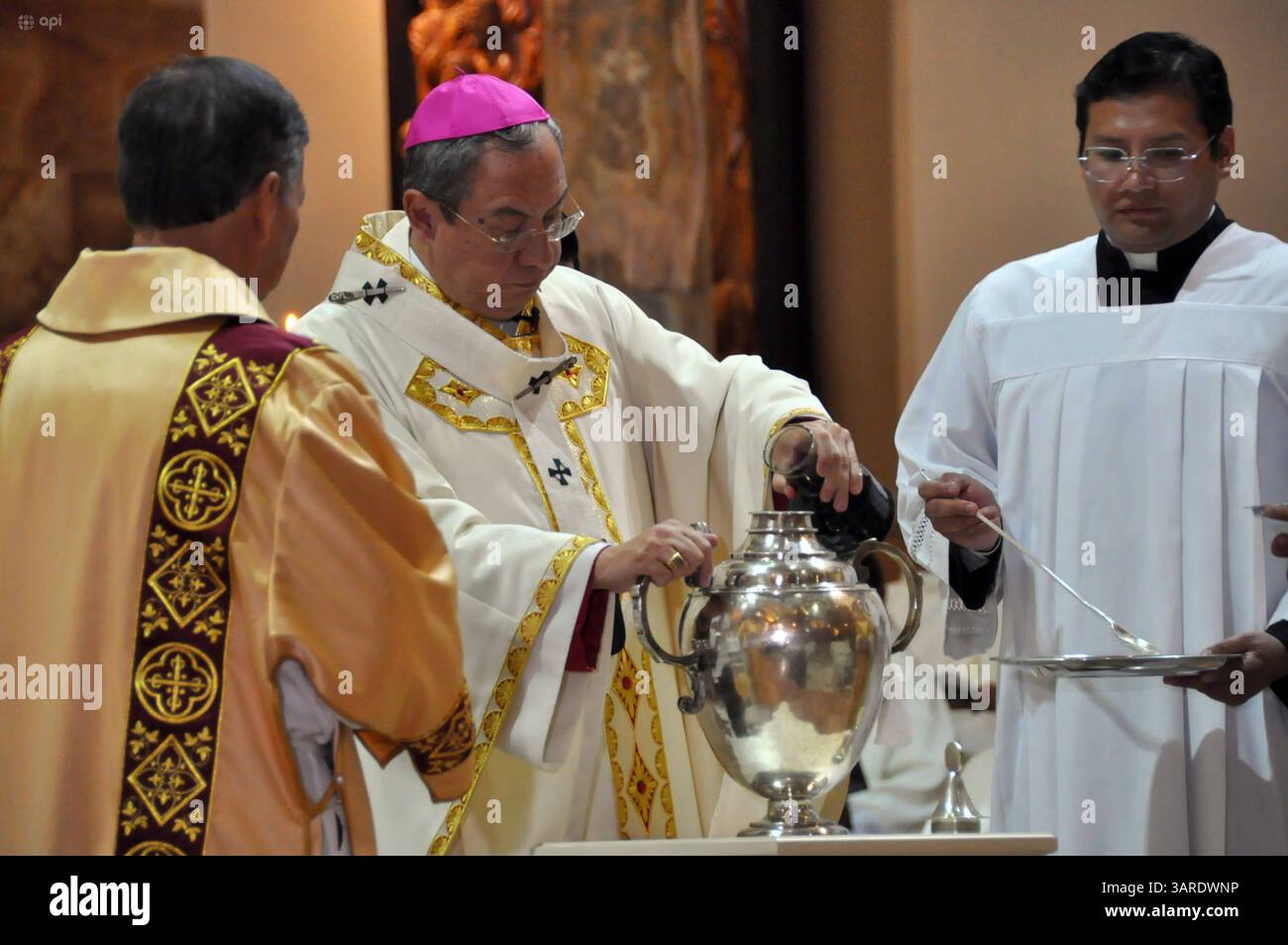 cuenca-chrismal-mass-holy-week-cuenca-ecuador-april-17-2025-this