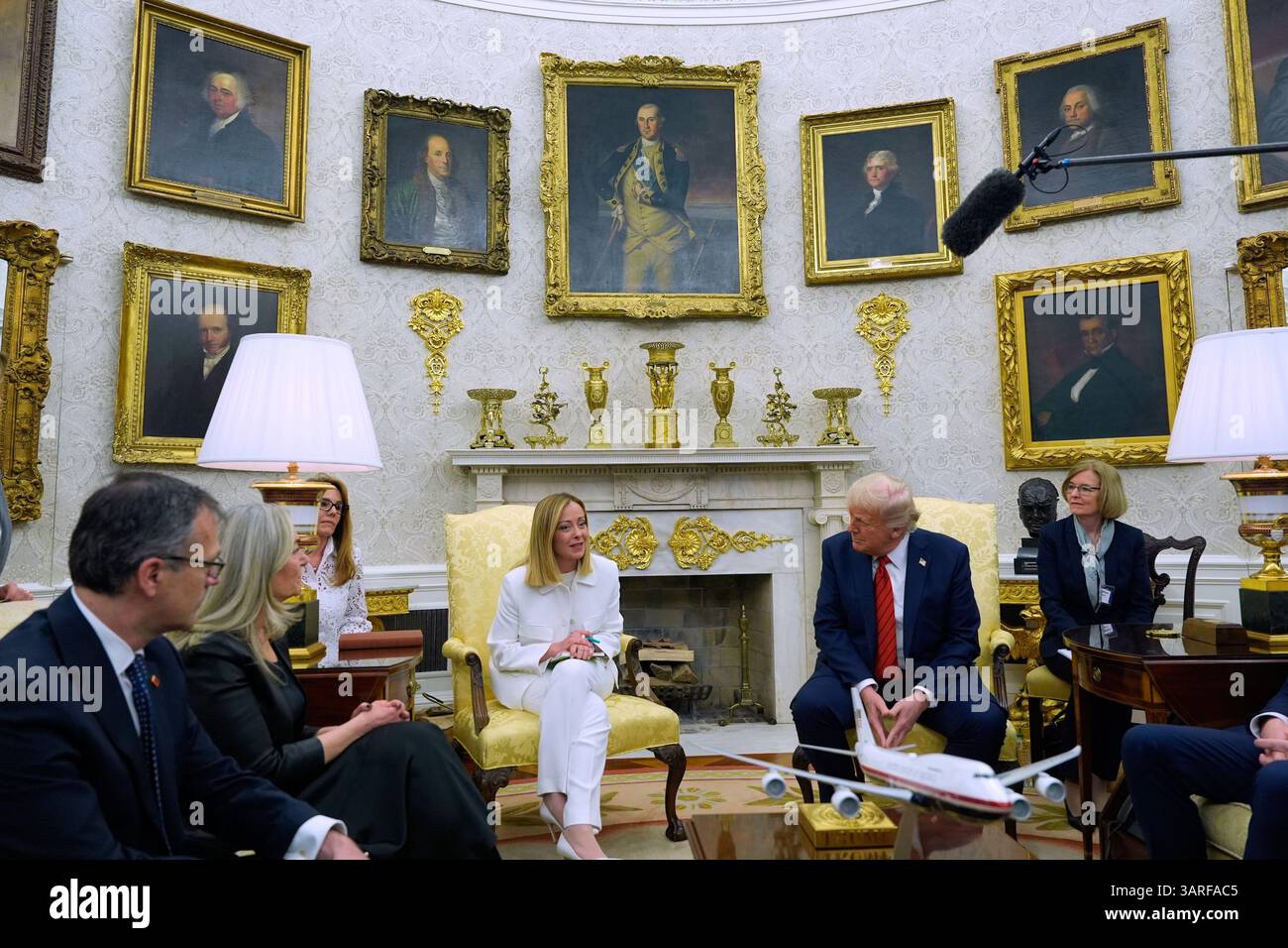 President Donald Trump meets with Italy's Prime Minister Giorgia Meloni ...
