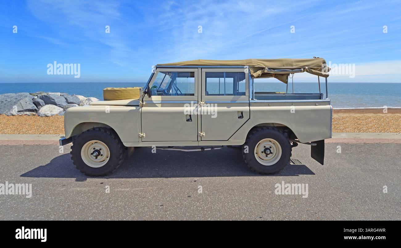 Range rover classic hi-res stock photography and images - Alamy