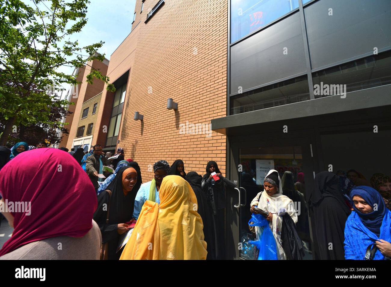 The vibrant East London Mosque is situated in the inner London Borough ...