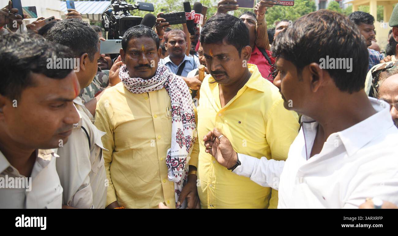 Patna, India. 17th Apr, 2025. PATNA, INDIA - APRIL 17: Security personnel escort Rashtriya Janata Dal (RJD) MLA Ritlal Yadav who surrendered before the Danapur Court in connection with an extortion case on April 17, 2025 in Patna, India. (Photo by Santosh Kumar/Hindustan Times/Sipa USA) Credit: Sipa USA/Alamy Live News Stock Photo