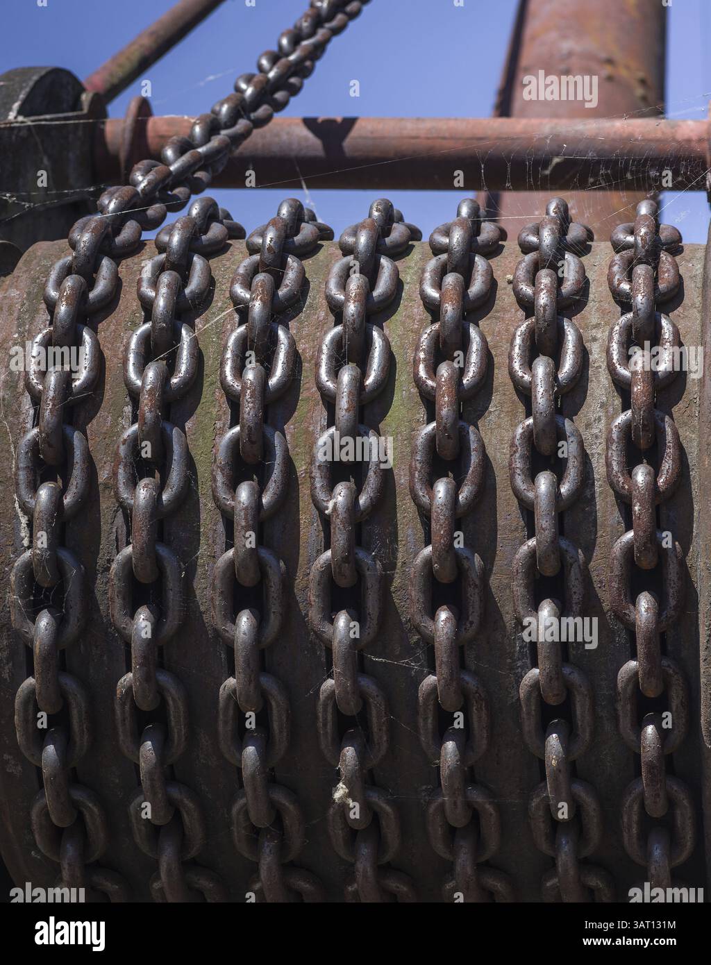 Chain hoist lifting hi-res stock photography and images - Alamy