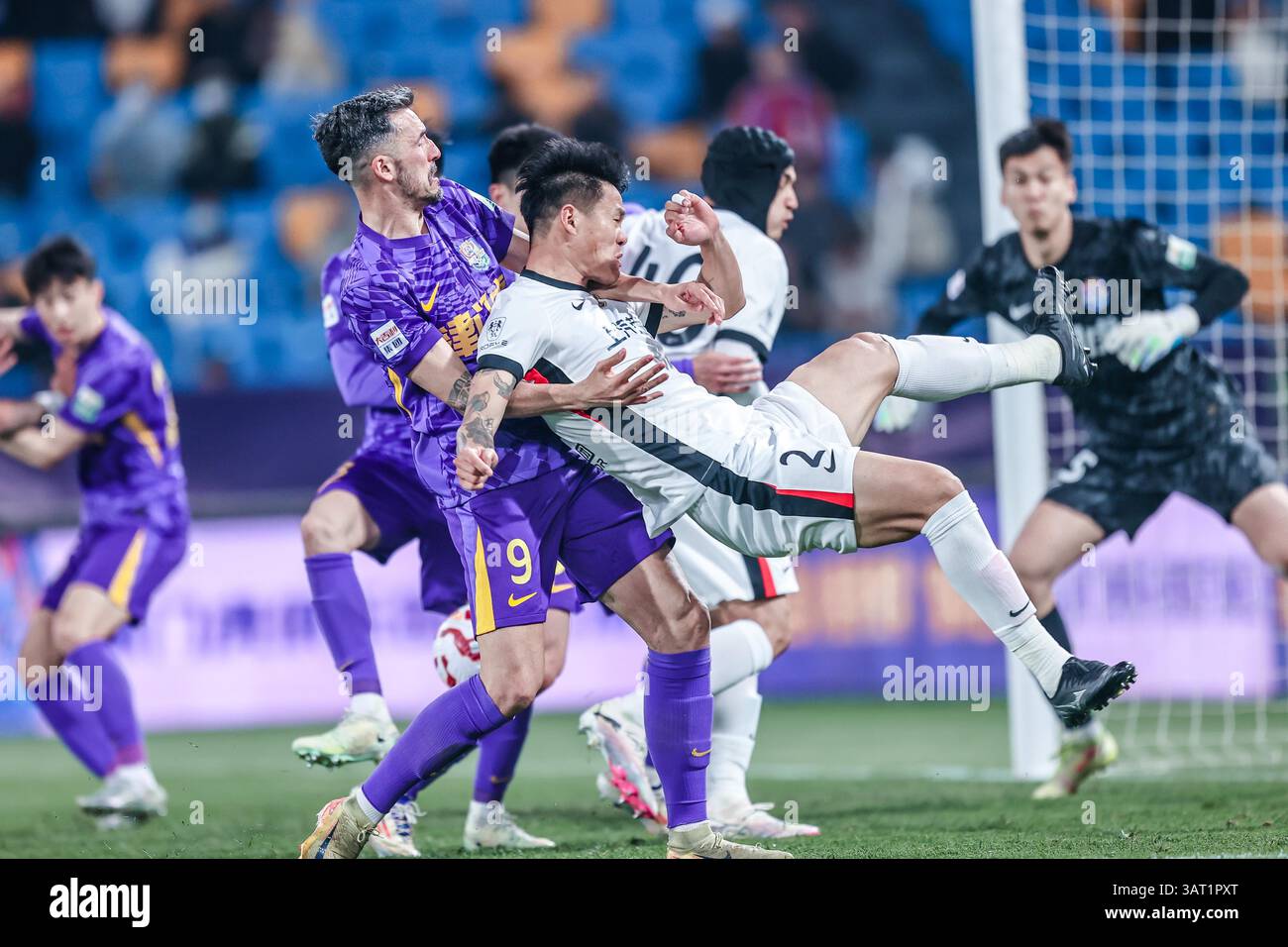 Shanghai Port Football Club defeated Tianjin Jinmen Tiger Football Club ...
