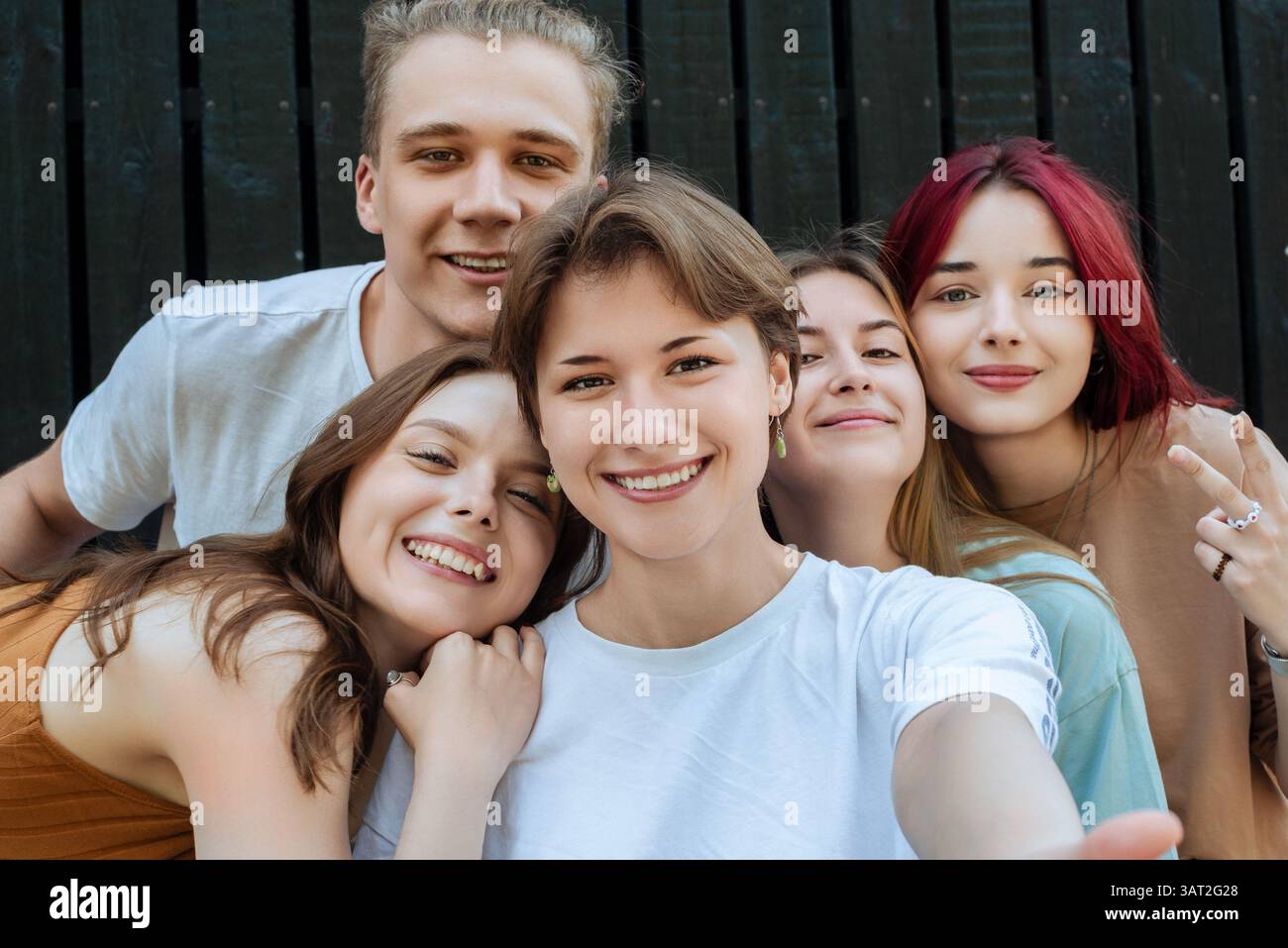 Diversity teenagers friends friendship team hi-res stock photography ...
