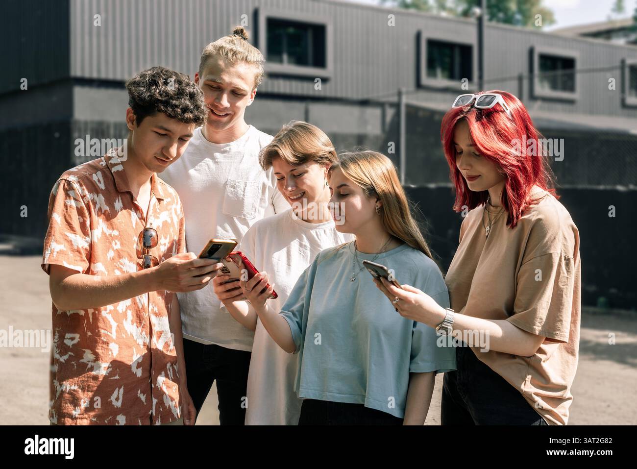 Group young people engaged in hi-res stock photography and images - Alamy