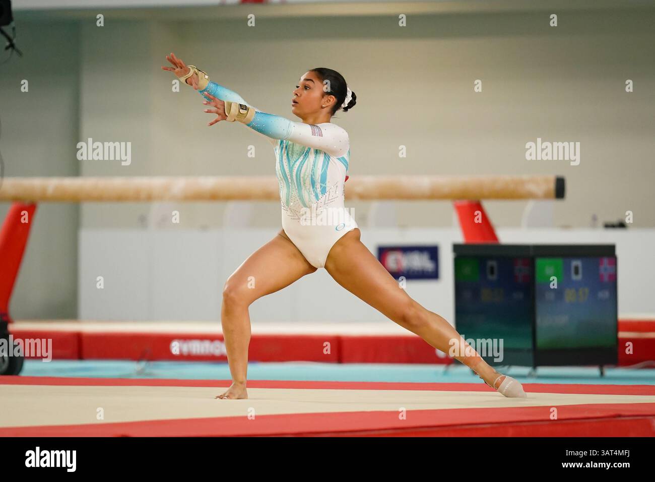 Lockiert ANTALYA, TURKIYE - MARCH 23, 2025: Keisha LOCKERT performing on floor ...