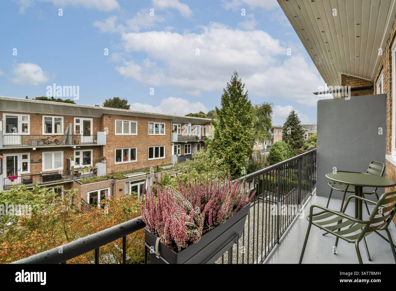 ZUMA Pictures Of The Day: News, Sports, Celeb images and more - Off-Grid Apartment With Scenic View