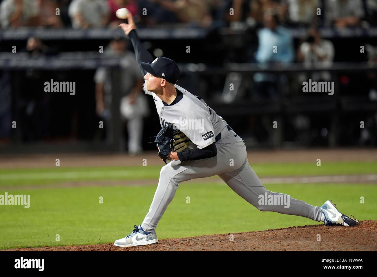 New York Yankees pitcher Luke Weaver delivers to the Tampa Bay Rays ...