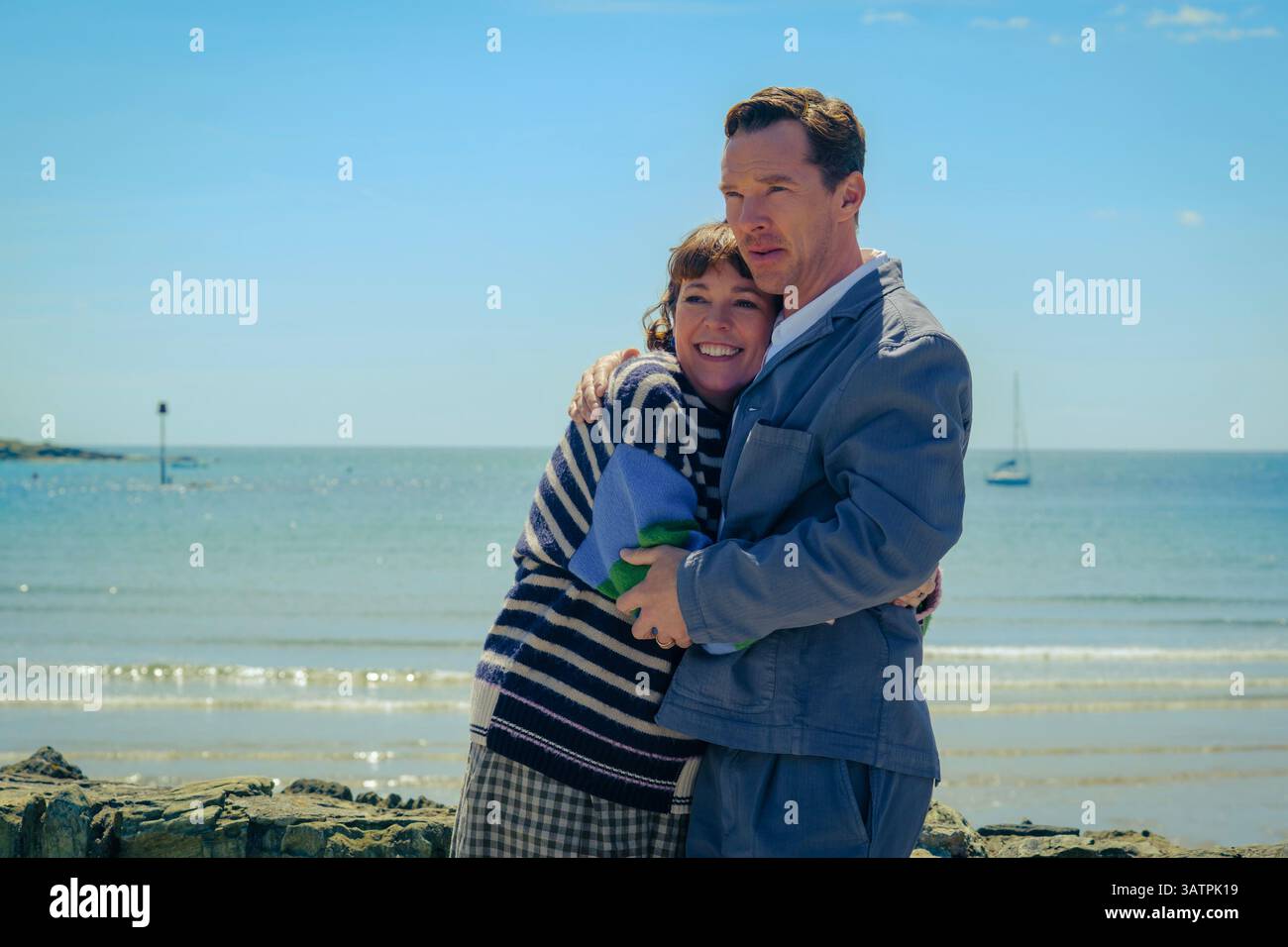 RELEASE DATE: August 29, 2025. TITLE: The Roses. STUDIO: Searchlight Pictures. DIRECTOR: Jay Roach. PLOT: A tinderbox of competition and resentments underneath the faade of a picture-perfect couple is ignited when the husband's professional dreams come crashing down. STARRING: OLIVIA COLMAN as Ivy, BENEDICT CUMBERBATCH as Theo. (Credit Image: © Searchlight Pictures/Entertainment Pictures/ZUMAPRESS.com) EDITORIAL USAGE ONLY! Not for Commercial USAGE! Stock Photo