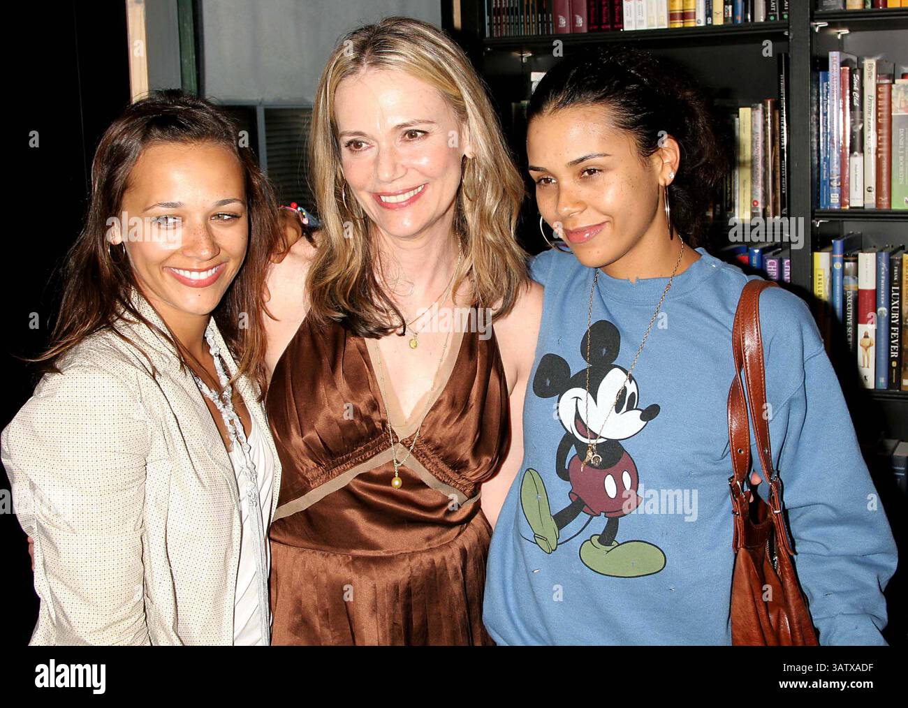 Peggy lipton and rashida jones hi-res stock photography and images - Alamy, image size:1300x1014