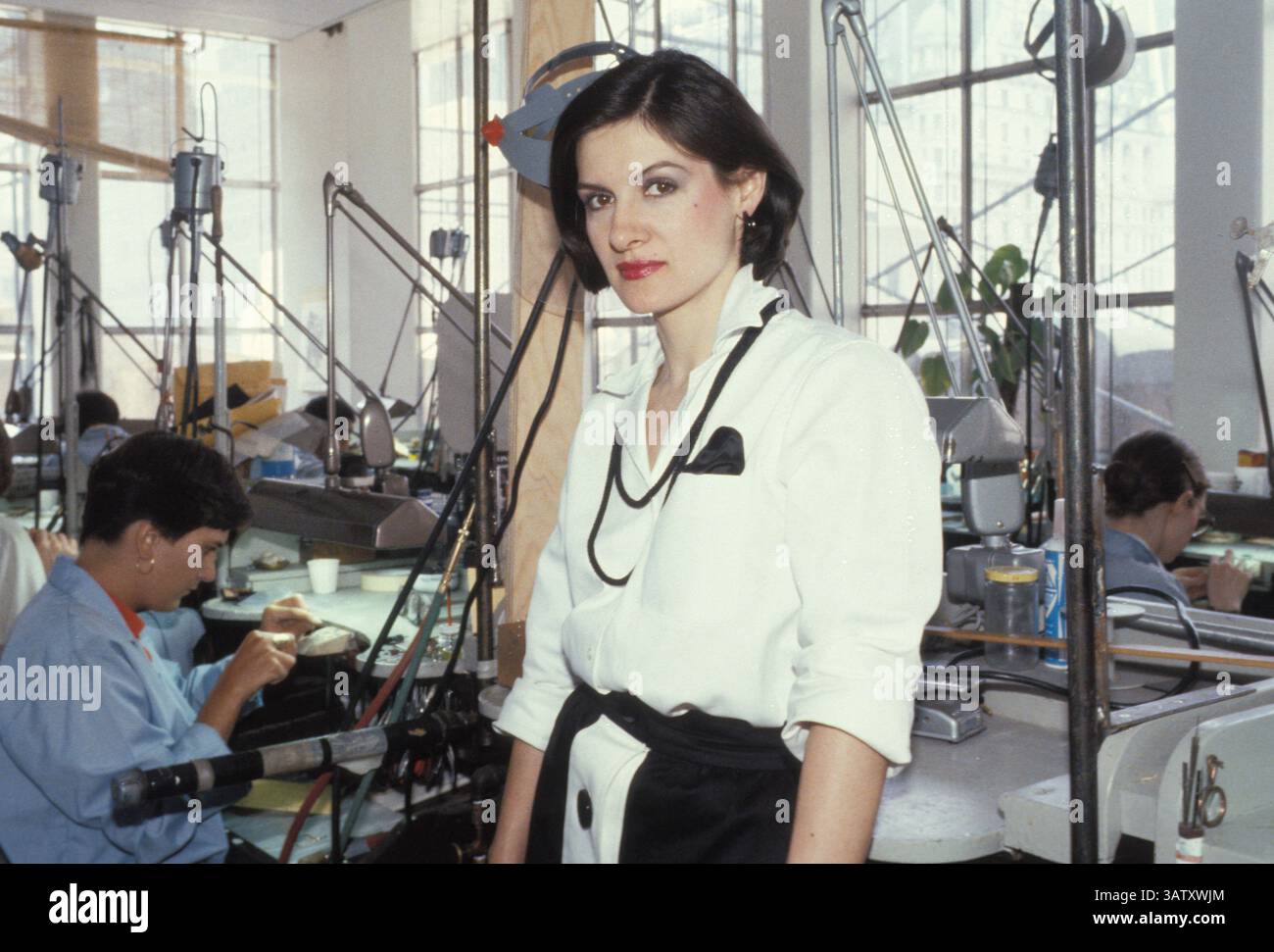 French-Spanish jewelry designer Paloma Picasso poses in front of her  father's painting \, image size:1300x971