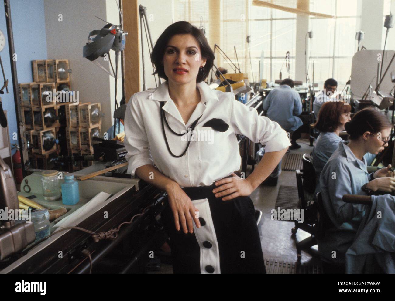 French-Spanish jewelry designer Paloma Picasso poses in front of her  father's painting \, image size:1300x992