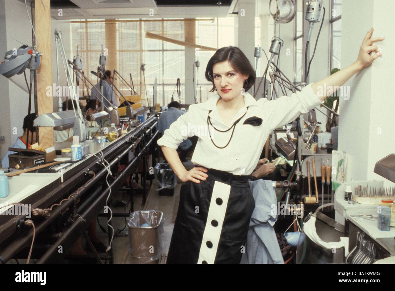 French-Spanish jewelry designer Paloma Picasso poses in front of her  father's painting \, image size:1300x959