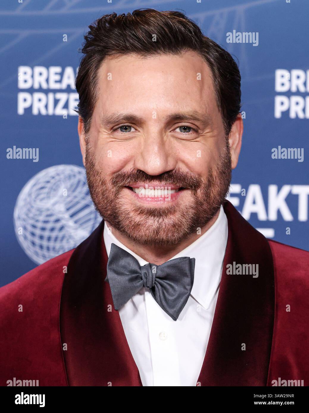 Selena Gomez + Restaurant - Apple TV, image size:1039x1390