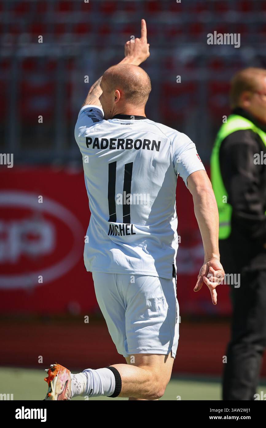 Nuremberg, Germany. 19th Apr, 2025. Soccer: Bundesliga 2, 1. FC ...