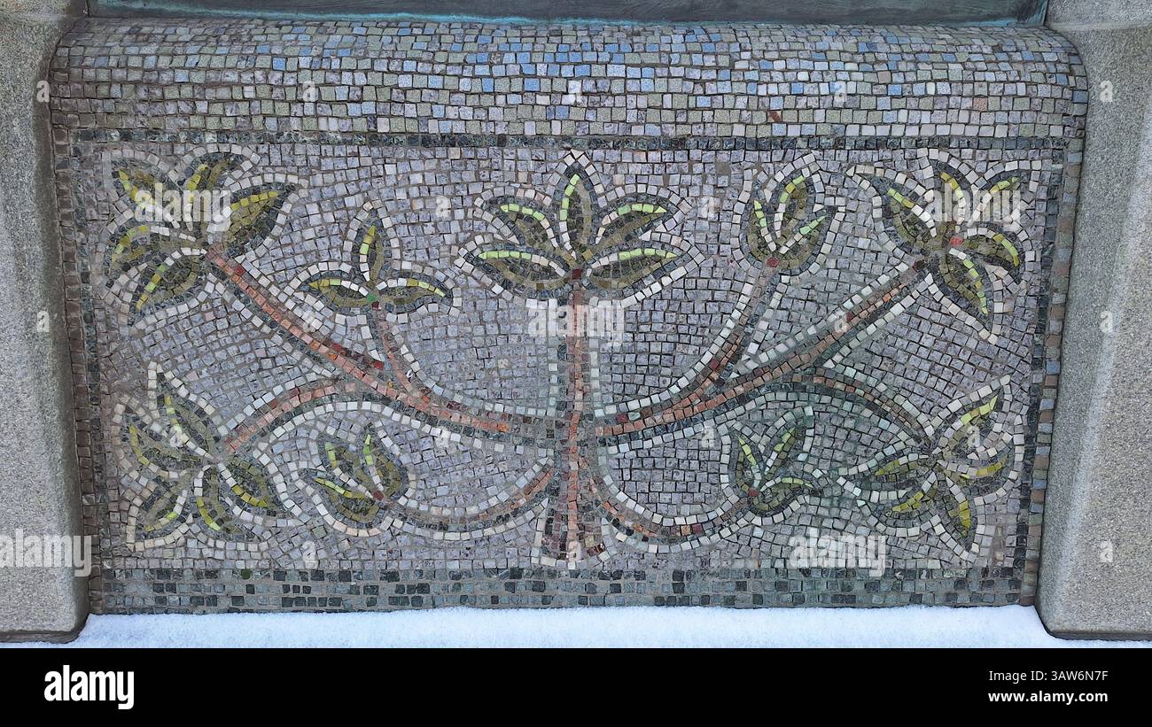Mosaic tiles public art artwork hi-res stock photography and images - Alamy