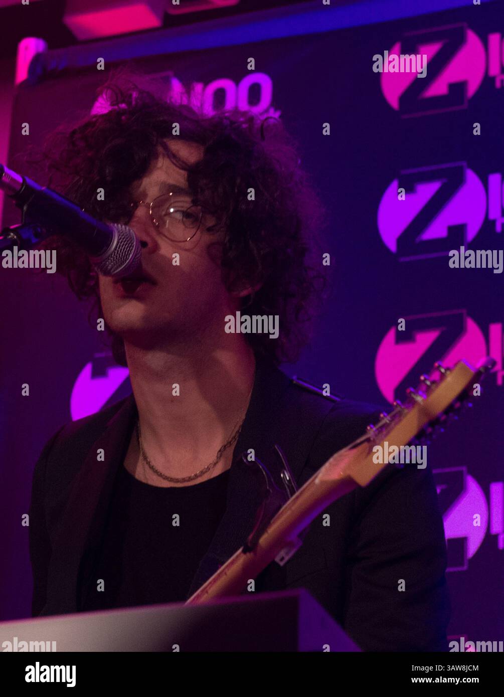Matty healy 2016 hi-res stock photography and images - Alamy