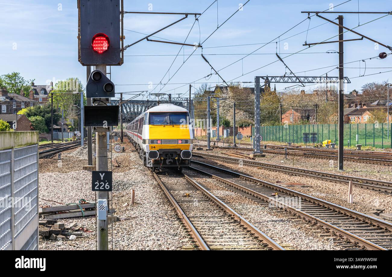 225 train hi-res stock photography and images - Alamy