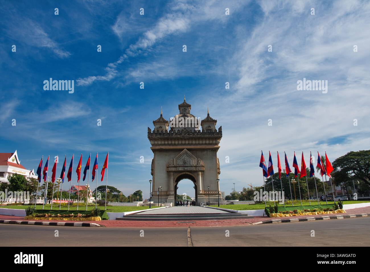 Patuxai A Memorial Monument In Vientiane Laos Stock Photo Alamy patuxai-a-memorial-monument-in-vientiane-laos-stock-photo-alamy