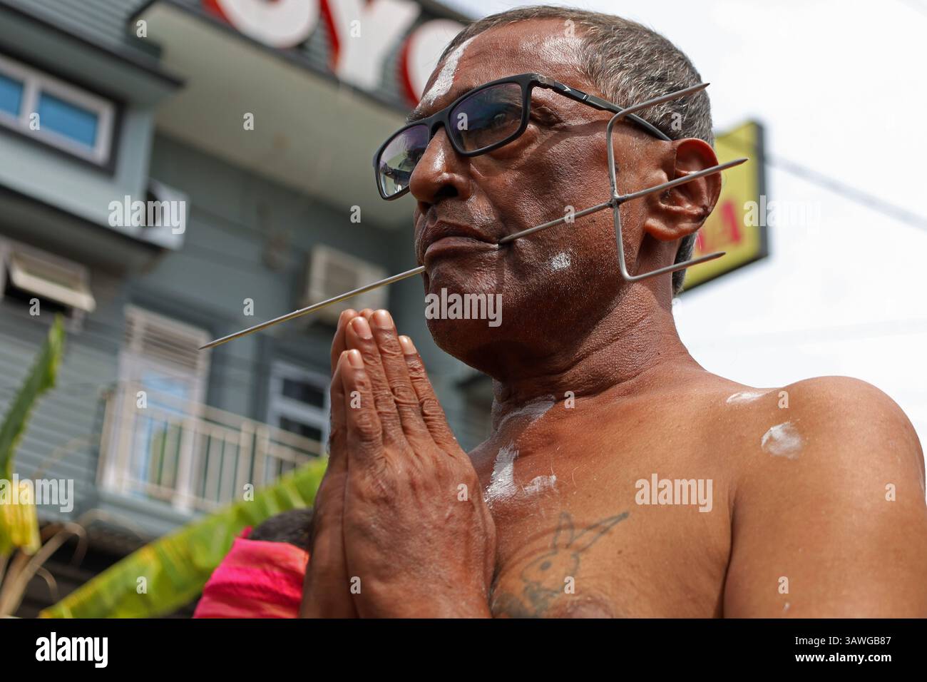 Banda Aceh, Aceh, Indonesia. 20th Apr, 2025. A Hindu devotee is seen with his mouth pierced with metal items during a procession during the Thaipusam series at the Shri Palani Andawer Temple, Banda Aceh City, Aceh province, Indonesia on Sunday, April 20, 2025.The annual Hindu Festival, mostly celebrated by the Tamil community in honour of The Hindu god Lord Murugan, remains in full swing in the Muslim-majority region with high tolerance. Credit: Khairu Syukrillah/ZUMA Press Wire/ZUMA Wire/Alamy Live News Stock Photo