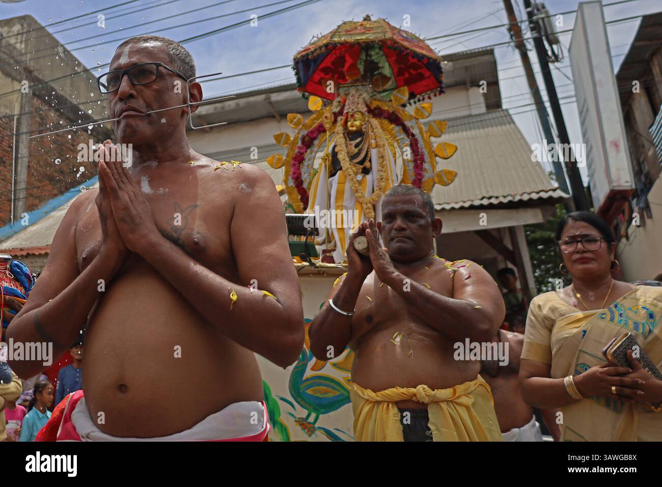 Banda Aceh, Aceh, Indonesia. 20th Apr, 2025. A Hindu devotee is seen with his mouth pierced by metal objects during a procession of offering prayers to gods in the series of Thaipusam at Shri Palani Andawer Temple, Banda Aceh City, Aceh province, Indonesia on Sunday, April 20, 2025. The annual Hindu Festival, mostly celebrated by the Tamil community in honour of The Hindu god Lord Murugan, remains in full swing in the Muslim-majority region with high tolerance. Credit: Khairu Syukrillah/ZUMA Press Wire/ZUMA Wire/Alamy Live News Stock Photo