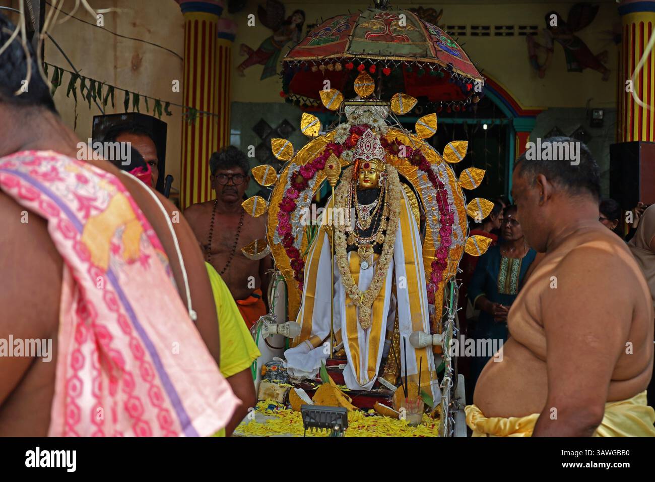 Banda Aceh, Aceh, Indonesia. 20th Apr, 2025. Hindu devotees are seen preparing to perform a procession of Gods in a series of Thaipusam at Shri Palani Andawer Temple, Banda Aceh City, Aceh province, Indonesia on Sunday, April 20, 2025. The annual Hindu Festival, mostly celebrated by the Tamil community in honour of The Hindu god Lord Murugan, remains in full swing in the Muslim-majority region with high tolerance. Credit: Khairu Syukrillah/ZUMA Press Wire/ZUMA Wire/Alamy Live News Stock Photo