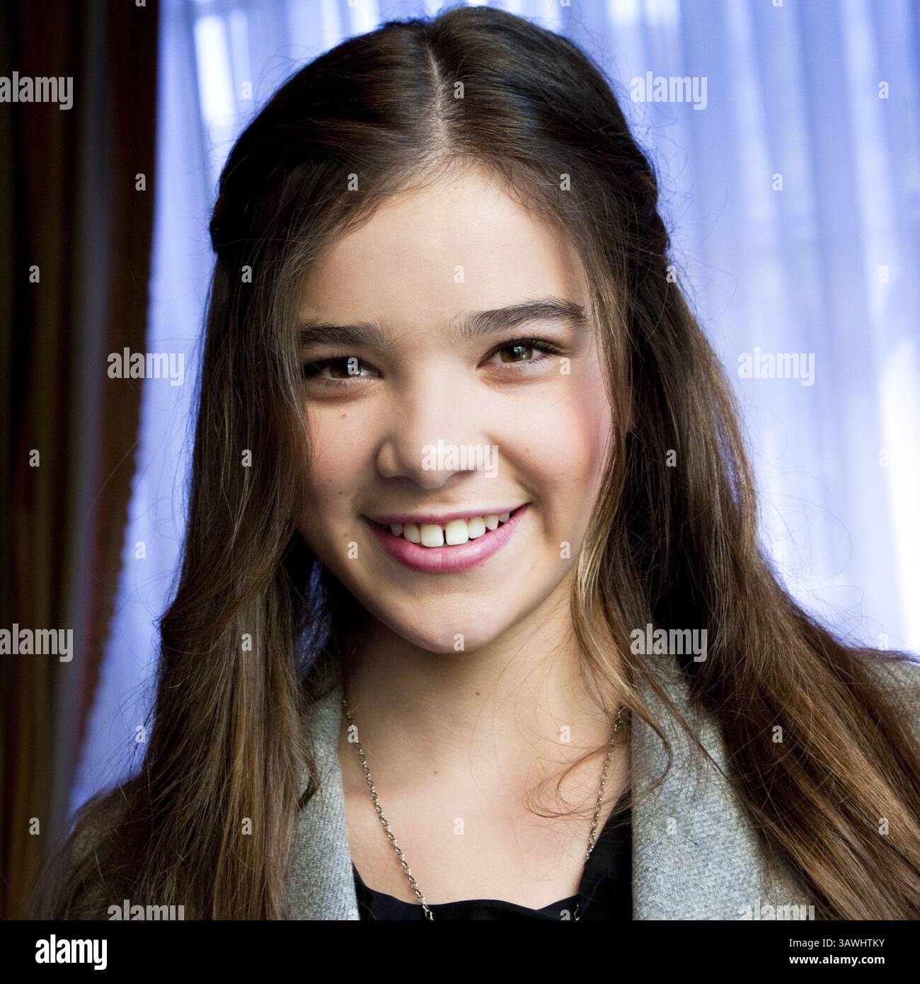 December 9, 2010 - Hollywood, California, U.S. - Actress HAILEE ...
