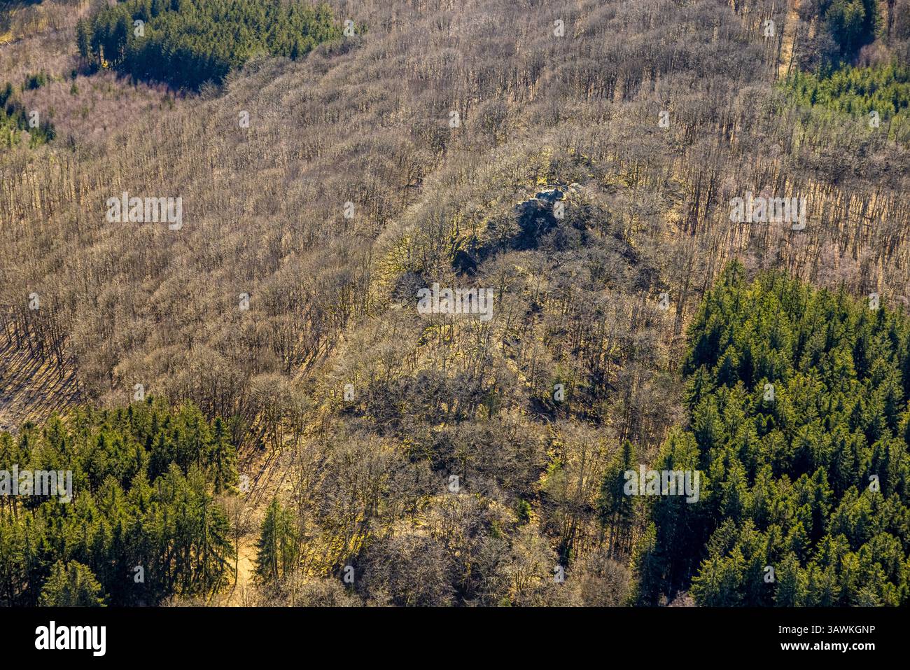 Luftbild, Albaumer Klippen mit Gipfelkreuz, Felsgruppe im ...