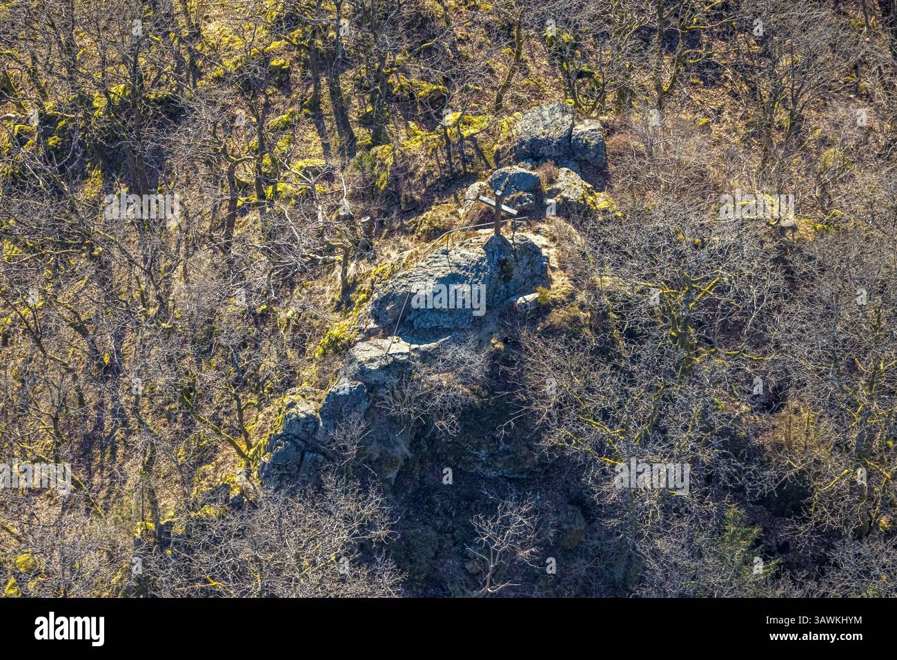 Luftbild, Albaumer Klippen mit Gipfelkreuz, Felsgruppe im ...