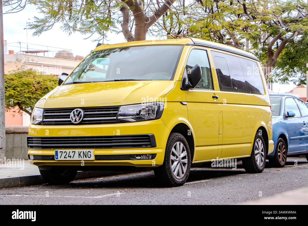 Bright yellow vw camper van hi-res stock photography and images