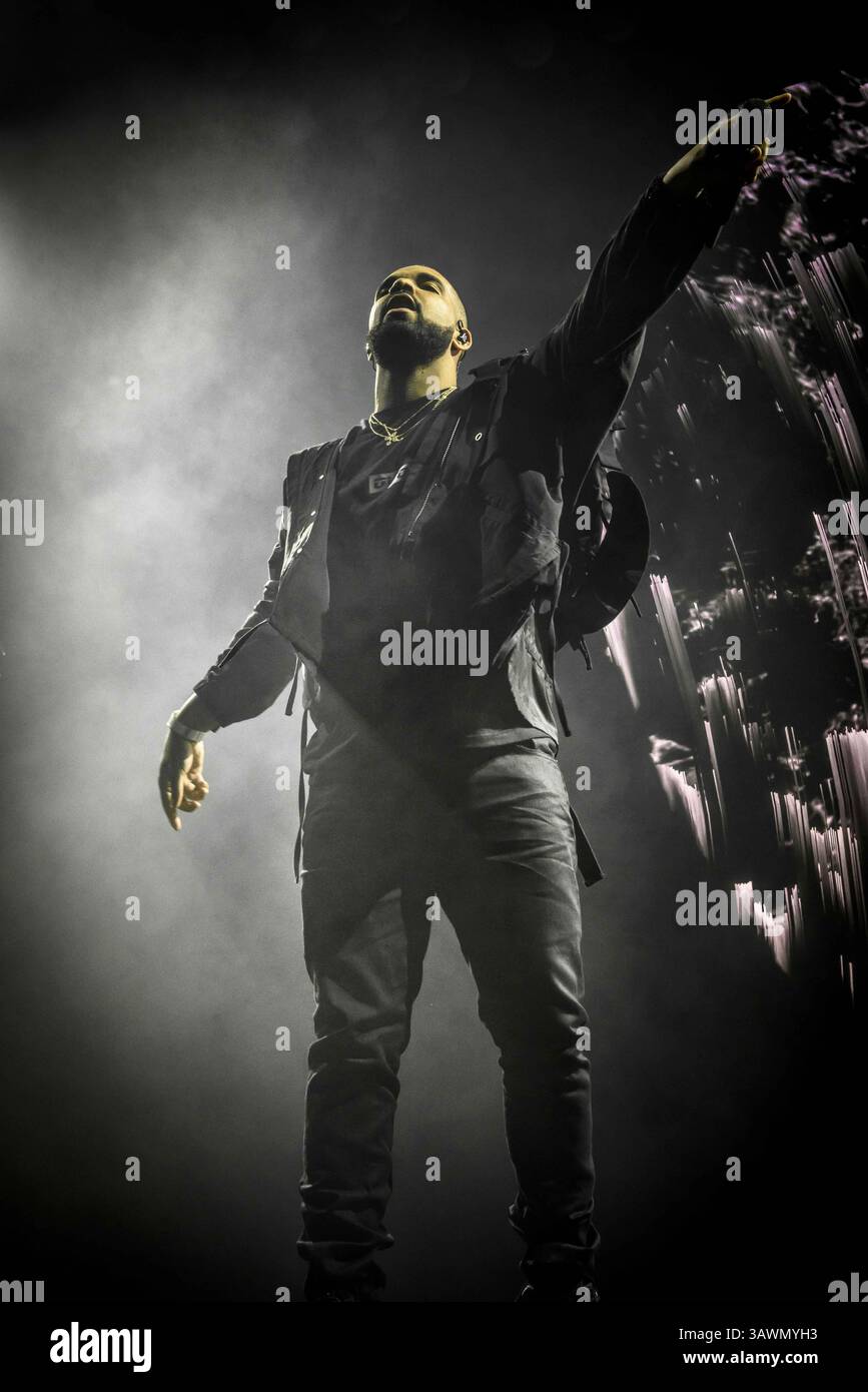 July 31, 2016 - Toronto, Ontario, Canada - Canadian rapper, singer, songwriter, record producer, and actor Aubrey DRAKE Graham. performed a sold out show at the Air Canada Centre in Toronto. In picture: DRAKE (Credit Image: © Angel Marchini via ZUMA Wire) Stock Photo