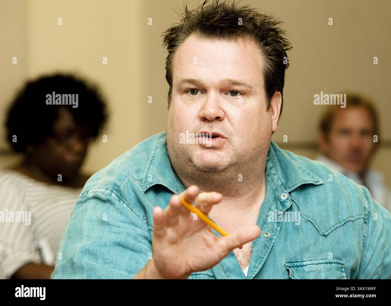 who smoked the cigarette in modern family Eric stonestreet modern family hi-res stock photography and images - Page 2