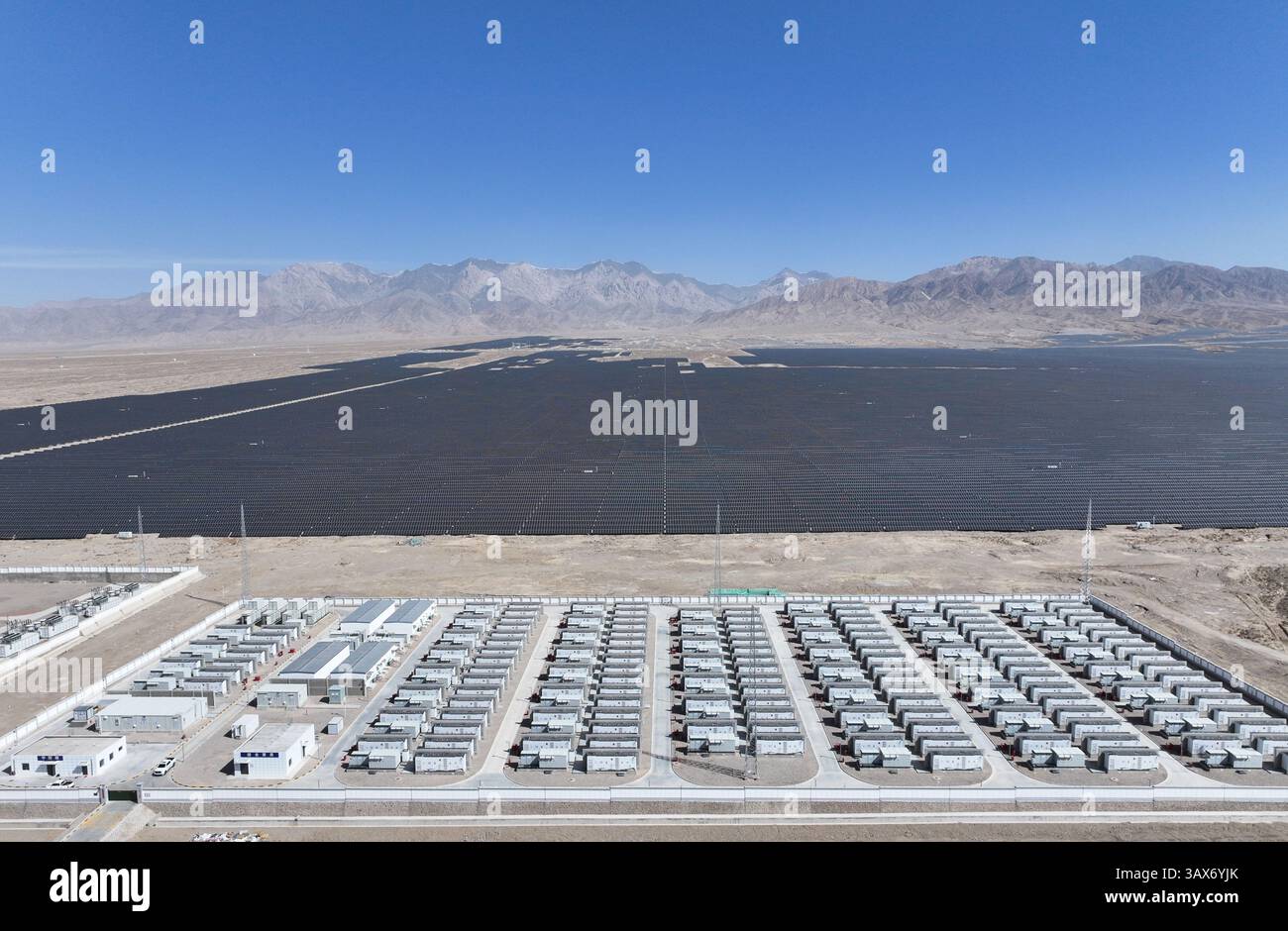 Delingha,China.15th April 2025. The largest single shared energy storage power station in China, built in conjunction with the Huadian Delingha 1 million kilowatt photovoltaic storage and 3 megawatt photovoltaic hydrogen production project, on April 15, 2025. The project is located in Delingha City, Haixi Mongolian and Tibetan Autonomous Prefecture, Qinghai Province. It is one of the first large-scale wind and solar base projects in China focusing on sand, gourd and wasteland, and it is also China's first attempt to produce hydrogen from green electricity in high-altitude areas. Credit: Ma Min Stock Photo